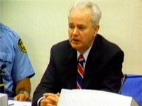 Fotografa El ex presidente de Yugoslavia Slobodan Milosevic, durante su juicio en el Tribunal Penal Internacional