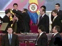 Fotografa El nuevo presidente colombiano, lvaro Uribe, en la posesin del cargo