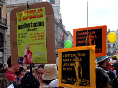 Fotografa de Portada: Pancartas desplegadas por los manifestantes (FOTO: lvaro Abelln)