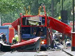 Fotografía de Portada: Así quedó el autobús de dos pisos afectado por una de las bombas