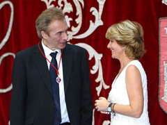 Fotografa de Portada: Jess Neira recibe la medalla al Mrito Ciudadano por defender a Santander cuando era agredida (FOTO: Comunidad de Madrid, www.madrid.org)