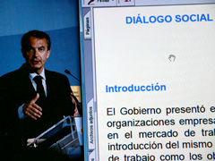 Fotografa Documento que el Gobierno est negociando con sindicatos y empresarios (FOTO: LaSemana.es)