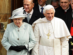 Fotografa de Portada: El Papa junto a la Reina Isabel de Inglaterra (FOTO: Monarqua Britnica - Press Association)