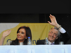 Fotografa de Portada: (FOTO: Nstor Kirchner (d) en un acto con la presidenta del pas - Presidencia de Argentina)