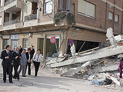 Fotografa de Portada: El presidente del Gobierno visita Lorca tras el terremoto (FOTO: Palacio de la Moncloa)