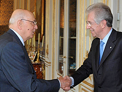 Fotografa El presidente italiano, Giorgio Napolitano (i), recibe a Mario Monti, favorito para suceder a Berlusconi (FOTO: Quirinale.it)