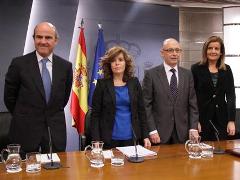 Fotografa de Portada: Los cuatro ministros de Rajoy antes de dar explicaciones sobre los recortes (FOTO: La Moncloa)