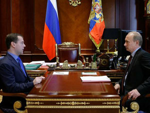 Fotografa de Portada: Vladimir Putin, con Dmitry Medvedev en una reciente reunin de trabajo (foto: Kremlin)