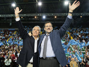 Fotografa Javier Arenas y Mariano Rajoy en el mitin de cierre de campaa en Sevilla (foto: Partido Popular)