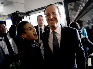 Fotografa de Portada: Franois Hollande saluda a un simpatizante (foto: www.francoishollande.fr)