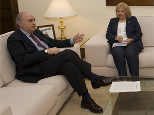 Fotografa de Portada: El ministro Jorge Fernndez Daz recibe a la presidenta de la AVT, ngeles Pedraza (foto: Ministerio del Interior)