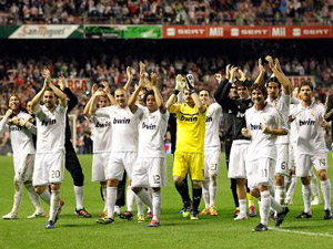 Fotografa de Portada: Los jugadores del Real Madrid festejan el triunfo en San Mams (foto: ngel Martnez/Real Madrid)