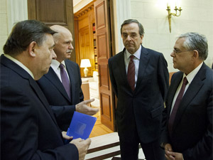 Fotografa de Portada: Los lderes polticos griegos, con el ex primer ministro Yorgos Papandreu (foto: Gobierno de Grecia)
