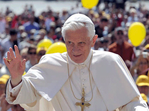 Fotografa de Portada: El Papa, Benedicto XVI, durante una reciente audiencia en Roma (foto: Vaticano)