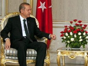 Fotografa de Portada: El primer ministro de Turqua, Tayyip Erdoğan, en una reunin reciente en su despacho (foto: Gobierno de Turqua)