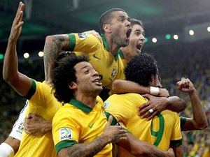 Fotografa de Portada: Los jugadores brasileos festejan el primer gol de la final (foto: Confederacin Brasilea de Ftbol)