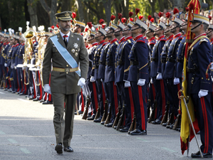 Fotografa de Portada: El prncipe Felipe pasa revista a las tropas antes del desfile (foto: Ministerio de Defensa)