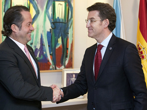 Fotografa de Portada: El presidente de la Xunta, Alberto Nez Feijo, con el venezolano Juan Carlos Escotet, que ha comprado Novacaixa Galicia