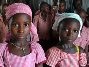 Fotografa de Portada: Nias nigerianas en un colegio catlico como el que ha sido secuestrado  (foto: Ayuda a la Iglesia Necesitada)