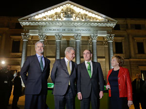 Fotografa de Portada: El presidente del Congreso de los Diputados, Jess Posada, inaugura la nueva iluminacin de la fachada (foto: Congreso)