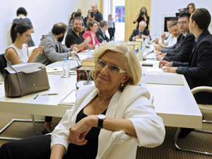 Fotografa La nueva alcaldesa de la capital de Espaa, Manuela Carmena, tras tomar posesin (foto: Ayuntamiento de Madrid)