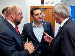 Fotografa de Portada: Los presidentes del Consejo Europeo y Parlamento Europeo conversan con el primer ministro de Grecia (foto: Consejo Europeo)