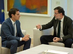 Fotografa de Portada: Mariano Rajoy y Albert Rivera, reunidos en el Palacio de La Moncloa (foto: La Moncloa/Diego)