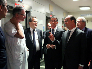 Fotografa Franois Hollande, al visitar a las vctimas en un hospital de Pars (foto: Presidencia de la Repblica)