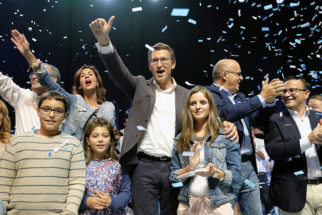 Alberto Nez Feijo y Mariano Rajoy, juntos en el cierre de campaa de las elecciones gallegas (foto: PP)