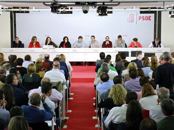 Fotografa de Portada: Reunin del Comit Federal del Partido Socialista que ha decidido la abstencin para la investidura de Mariano Rajoy (foto: PSOE)