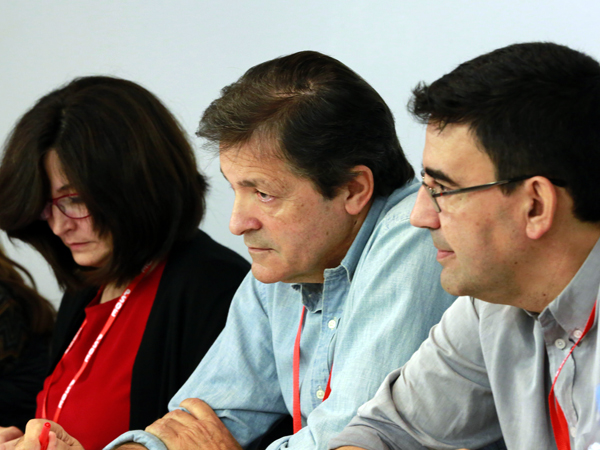 Fotografa El presidente de la gestora del Partido Socialista, el asturiano Javier Fernndez, en la reunin del Comit Federal (foto: PSOE)