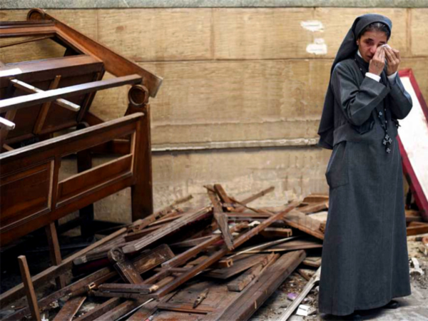 As ha quedado la iglesia tras la explosin (foto: Peridico Alwafd)