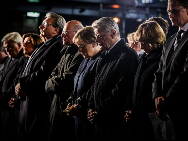 Fotografa de Portada: Merkel y otros lderes alemanes, en un homenaje a las vctimas del atentado (foto: Cancillera de Alemania)