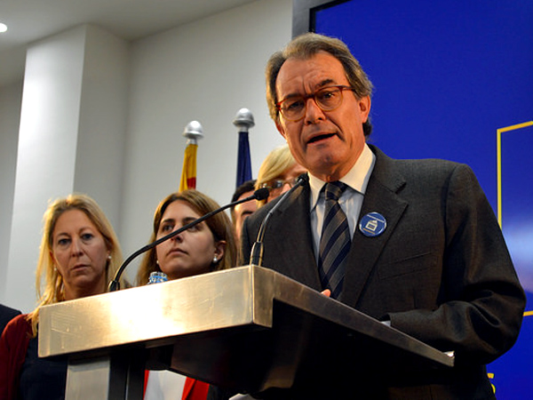 Fotografa de Portada: Artur Mas, en la rueda de prensa tras conocer la condena (foto: PdeCat)
